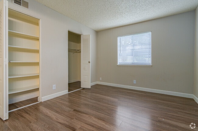 1BR, 1BA - 675 SF - Bedroom