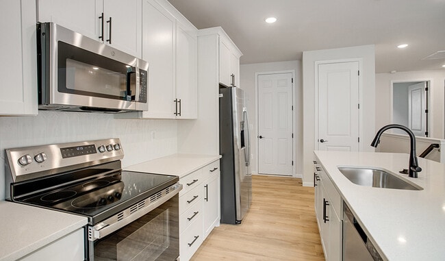 35599 Pine Needle Ln, Locust Grove, VA 22508 - photo 3