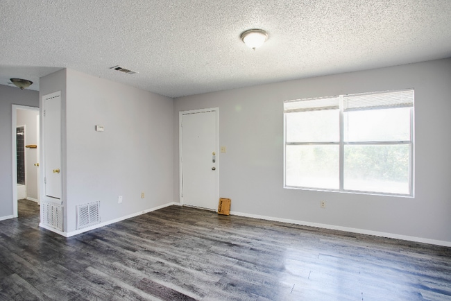 20105 San Marcos Hwy unit 1B, San Marcos, TX 78666 - photo 3