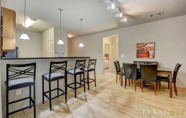 302 E 30th St unit 4, Austin, TX 78705 - photo 4