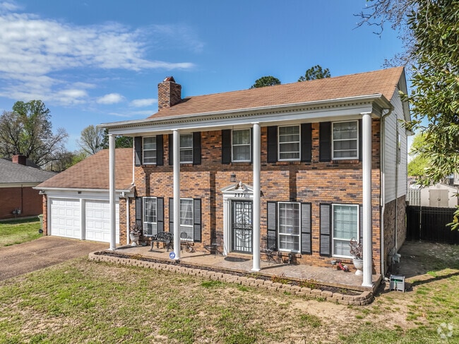 Elegant Colonial Style Home in Fox Meadows