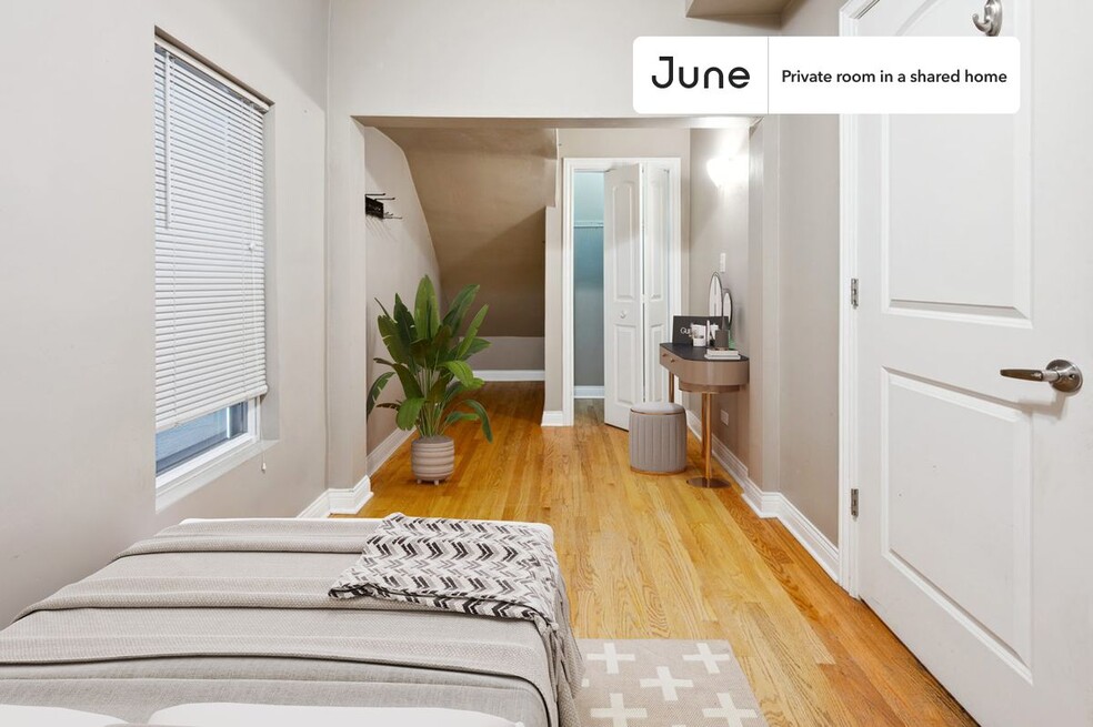 2848 W Palmer St unit A, Chicago, IL 60647 - photo 1