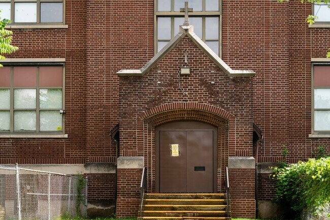 The student-teacher ratio at Nativitymiguel Middle School in Buffalo is 11:1.