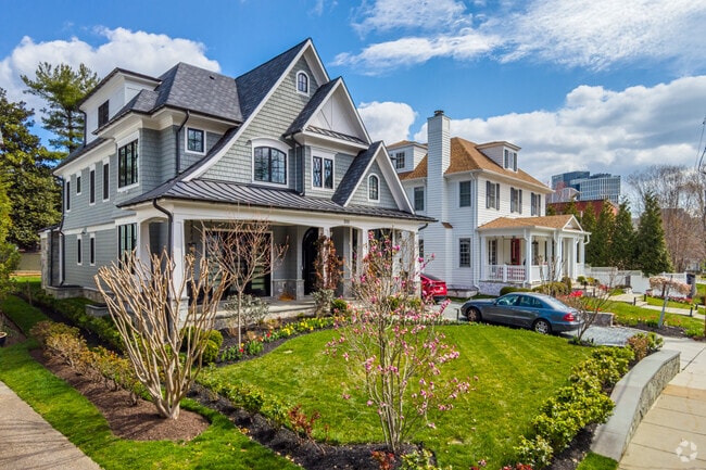 Beautiful craftsman homes in Edgemoor boasting large front yards.