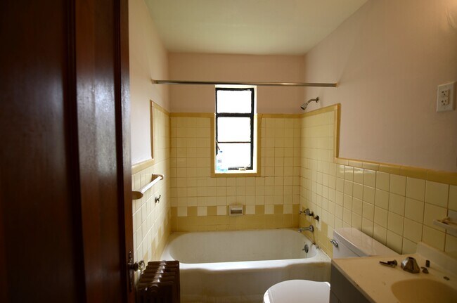 2553 Williams Ave unit 1, Cincinnati, OH 45212 - photo 6