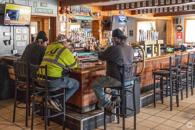 McCarron’s Pub and Grill is an Irish-themed pub with indoor and outdoor seating in the McCarron’s neighborhood.