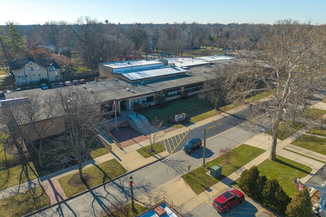 Forest Glen Elementary School has dozens of effective and excellent teachers and staff.