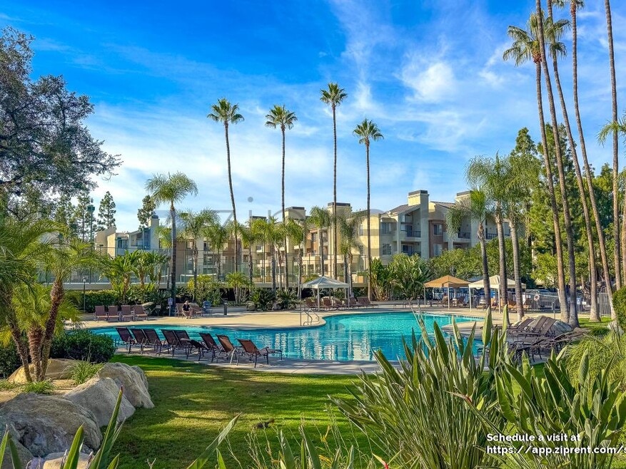 5500 Owensmouth Ave, Woodland Hills, CA 91367 - photo 1