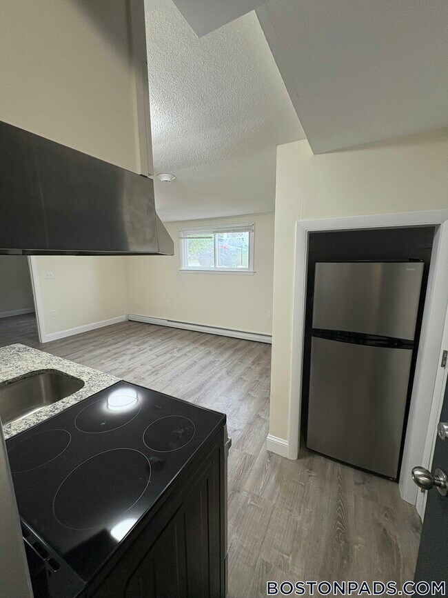 9 River Dr Unit B, Danvers, MA 01923