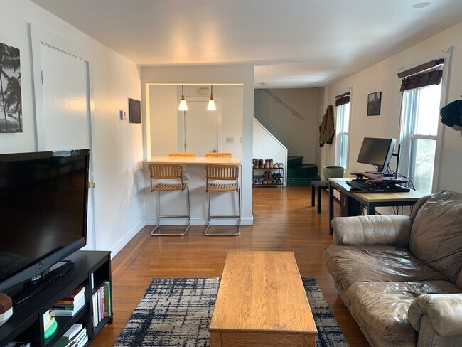 229 Spring St unit 2, Newport, RI 02840 - photo 3