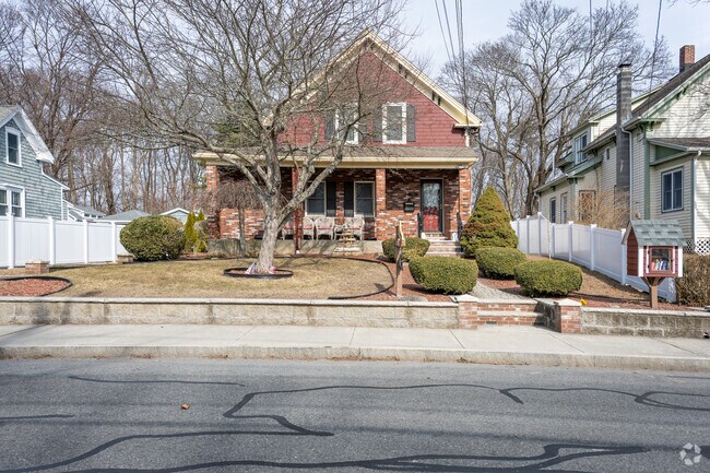 West Wrentham, MA, features beautiful colonial homes that blend charm and history.