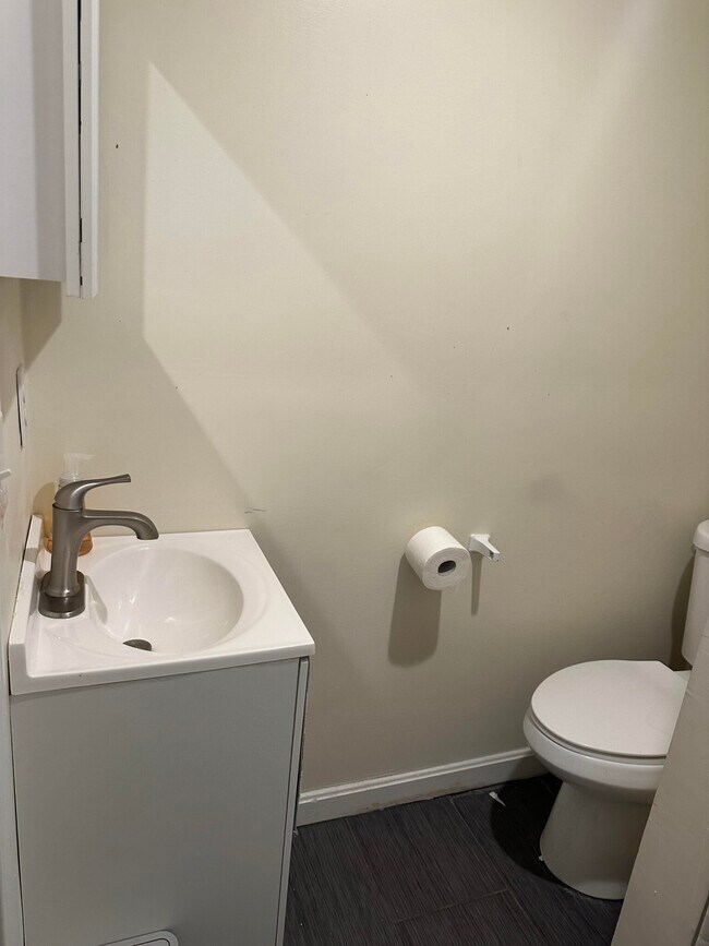 524 E 3rd St unit 2R, Boston, MA 02127 - photo 6