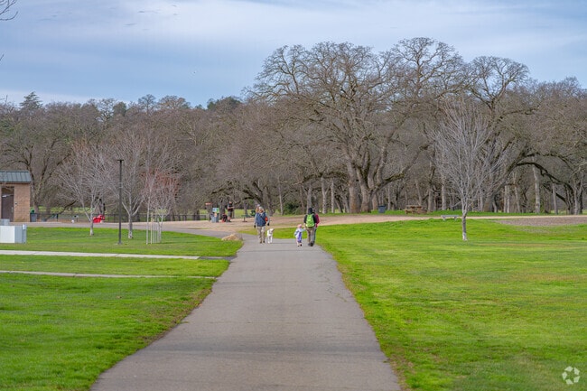 Families love walking through Johnson Springview Park in Sunset Creekside.