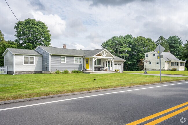 Discover the perfect Ranch style home in Preston’s charming neighborhood.