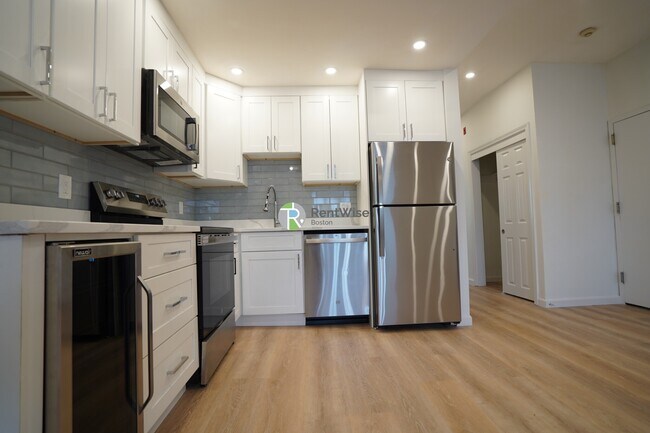 521 Massachusetts Ave unit 5, Boston, MA 02118 - photo 6