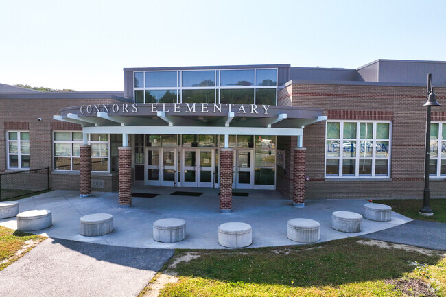 Elementary School is a public school located in Lewiston, ME.