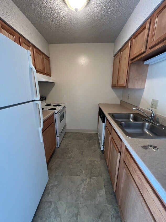 Oak View Apartments 1300 E H St, Mc Cook, NE