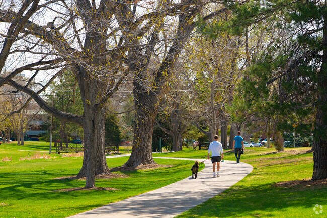 Harvard Gulch trail runs through DeBoer Park , and can take you west to Harvard Gulch Park.
