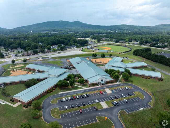 Cumming Elementary School gets an A- Niche Grade.