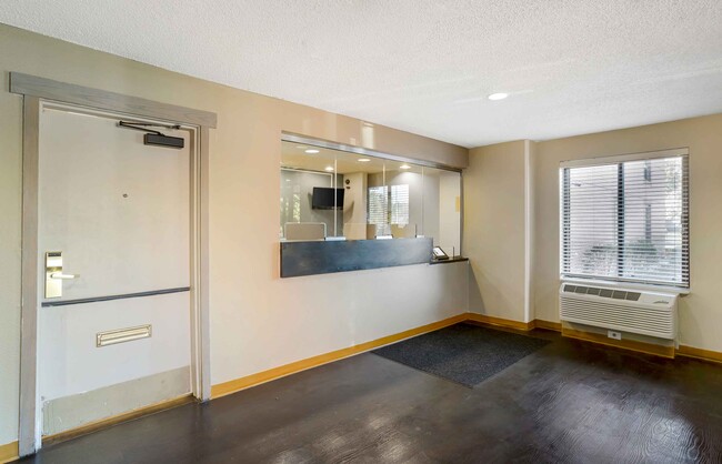 8880 Bartram Ave, Philadelphia, PA 19153 - photo 6