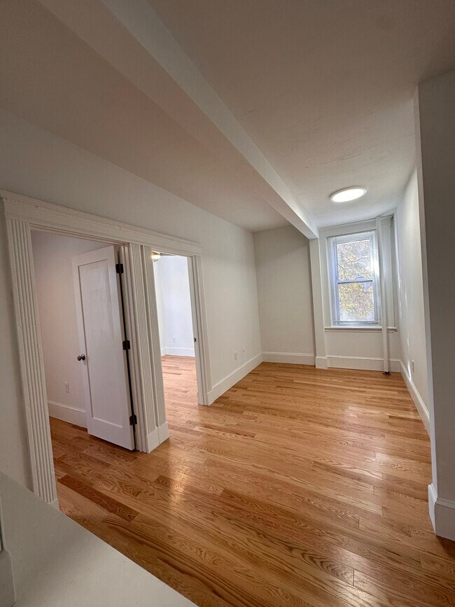 45 Hemenway St unit 204-1, Boston, MA 02115 - photo 3