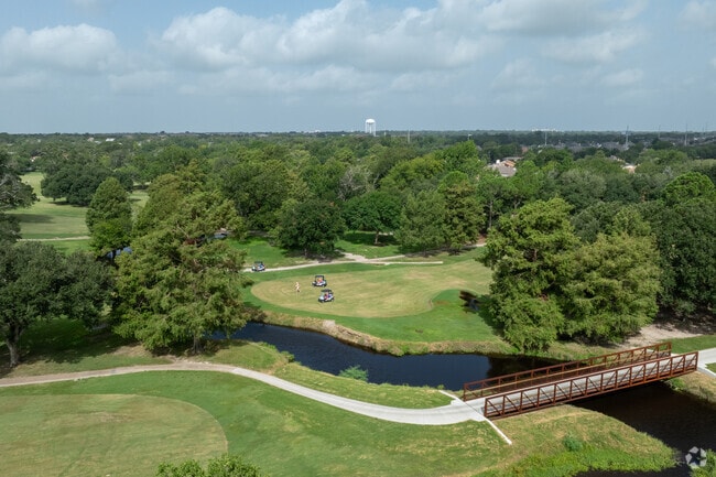 Residents of Briarcrest enjoy golfing at Phillips Event Center.