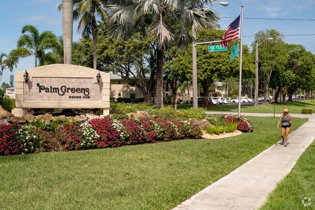 Tranquil walkways in Palm Greens allow residents to enjoy long walks surrounded by nature.