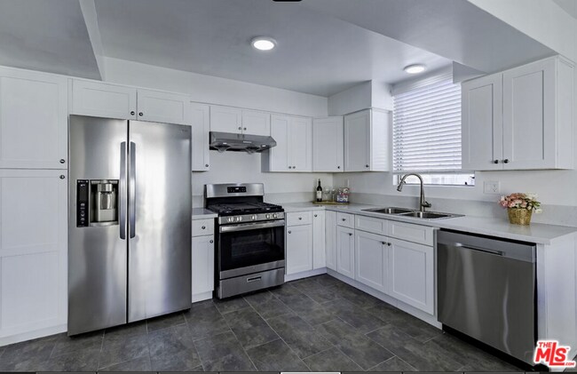 1017 S Bedford St unit 2, Los Angeles, CA 90035 - photo 5