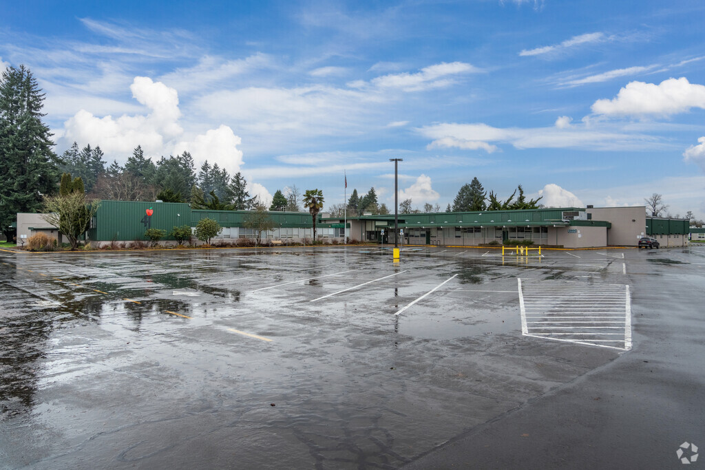 Early College and Career Options is a public alternative high school in Eugene.