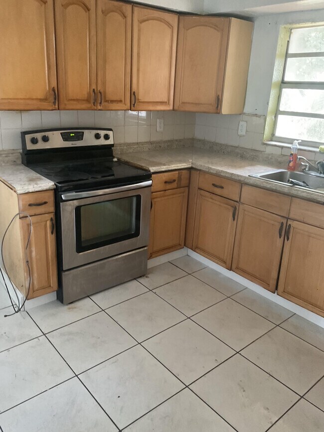 2900 NW 10th Ct, Fort Lauderdale, FL 33311 - photo 4