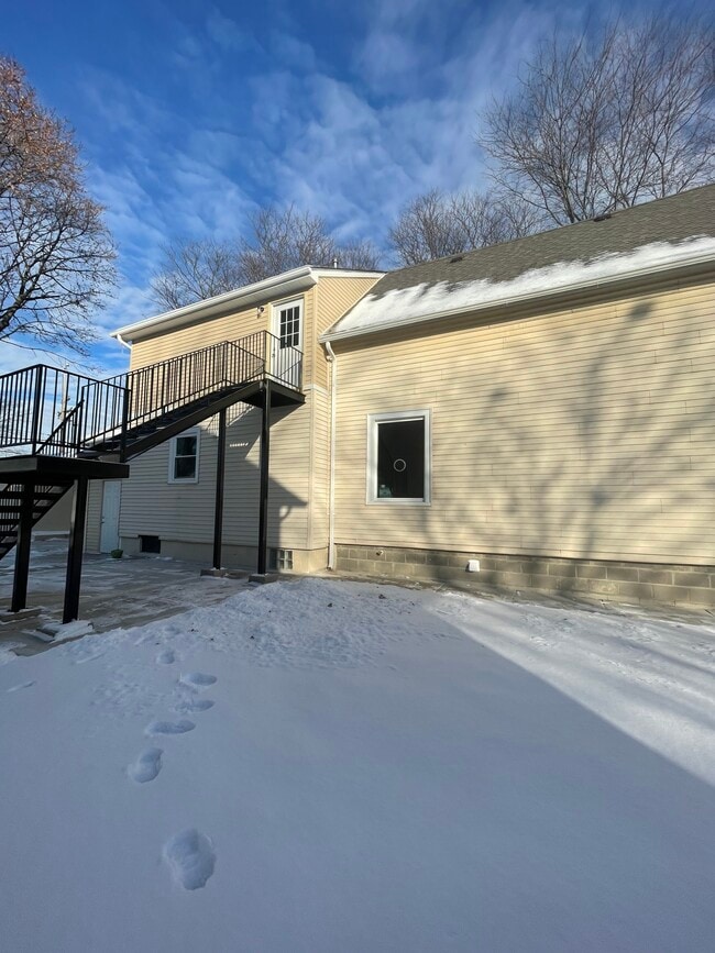 138 N 14th Ave unit B, Melrose Park, IL 60160 - photo 2