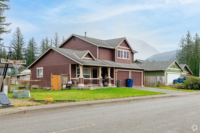 Homes in the Creekside neighborhood can range between $300-600K in price.