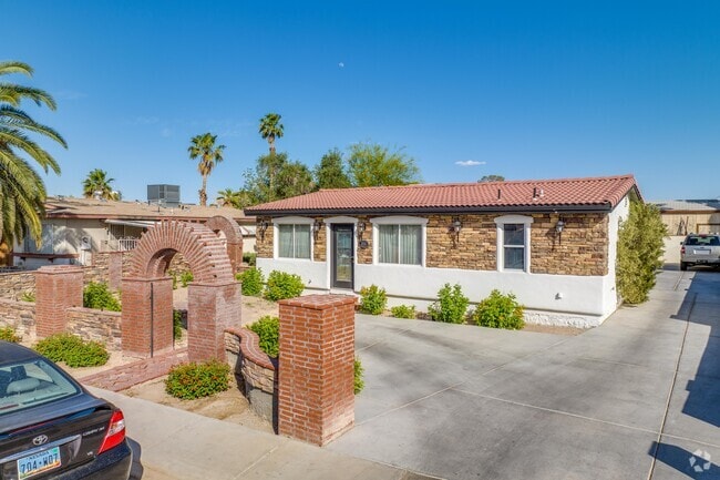 Single-family homes lie on perpendicular streets in Chinatown, Las Vegas.
