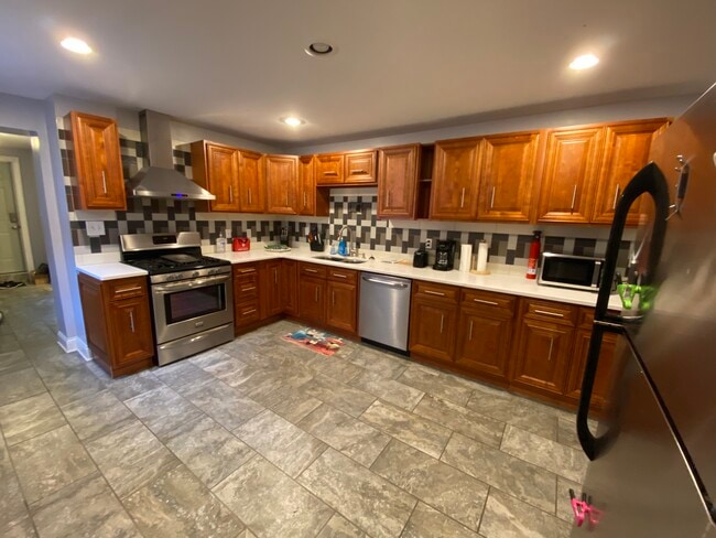 907 E Carson St, Pittsburgh, PA 15203 - photo 2