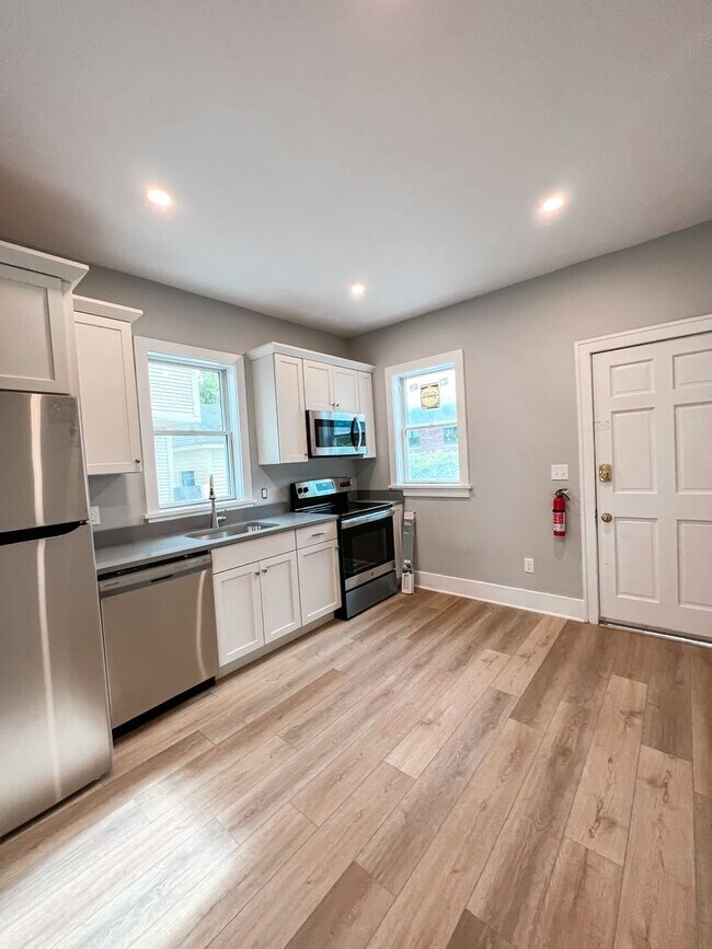 27-29-29 Pine St unit 29 Pine St, Burlington, VT 05401 - photo 7