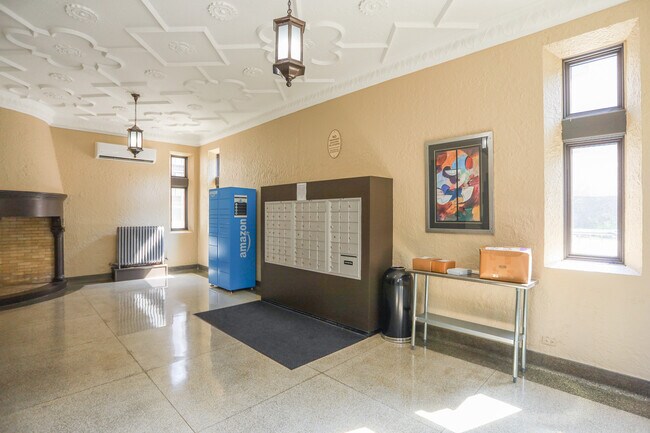 6106 N Kenmore Ave unit 309, Chicago, IL 60660 - photo 7