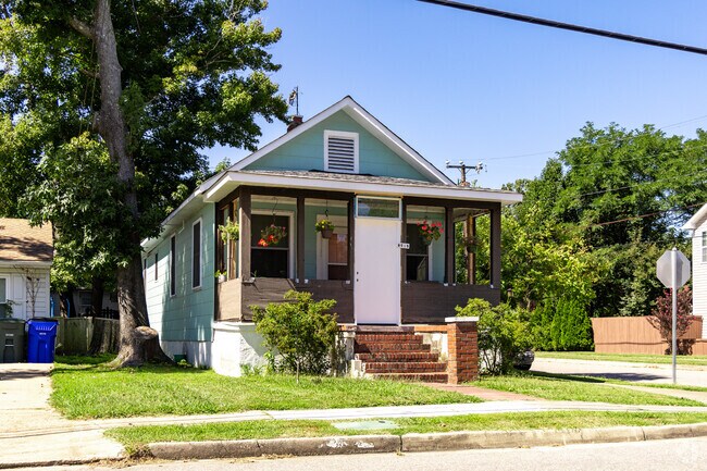 Bungalows are common around the beaches of W Ocean View.