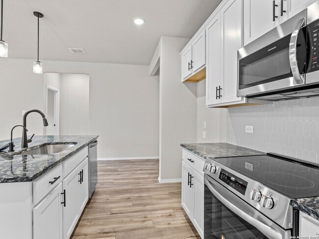 6530 Lowrie, San Antonio, TX 78239 - photo 6