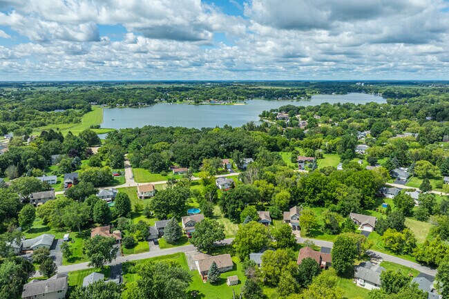 Candlewick Lake offers HOA options that balance affordability and neighborhood upkeep.