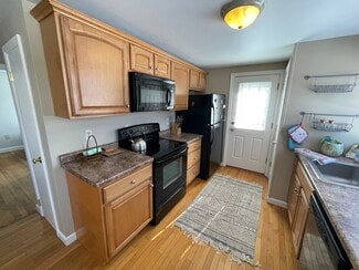 21 Thornton Ave Unit 1, Lowell, MA 01852