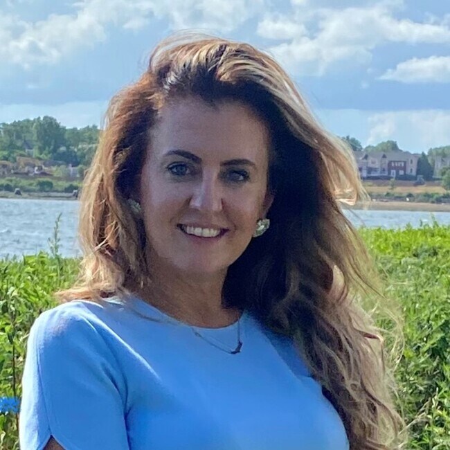 19206 Washtenaw St, Harper Woods, MI 48225