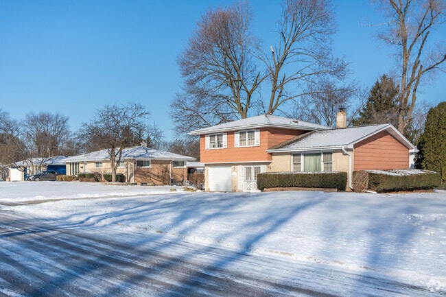 The South Tri Village area of Bartlett has many mid-century ranch and split-level homes.