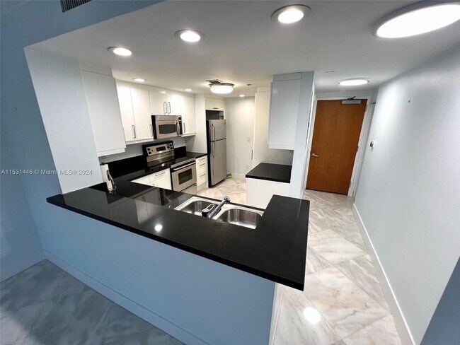 200 Ocean Dr unit 3C, Miami Beach, FL 33139 - photo 4