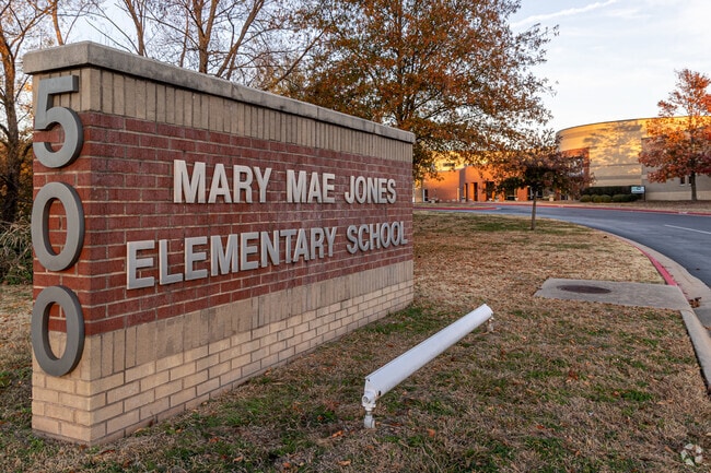 Mary Mae Jones Elementary School is a highly rated, public school located in Bentonville.