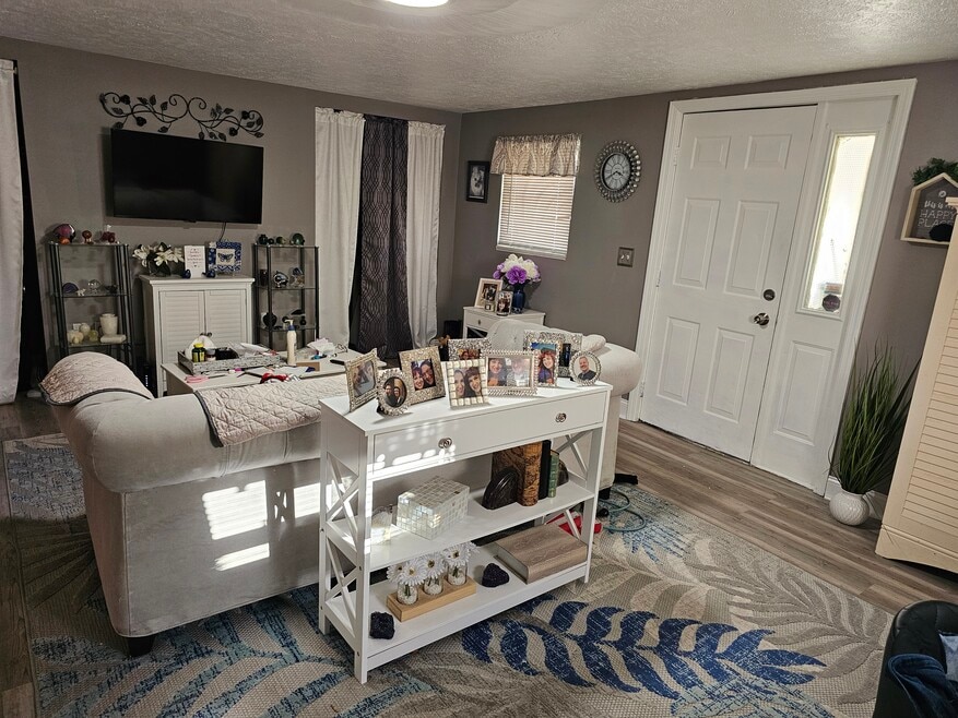 70 Noblestown Rd, Carnegie, PA 15106 - photo 1