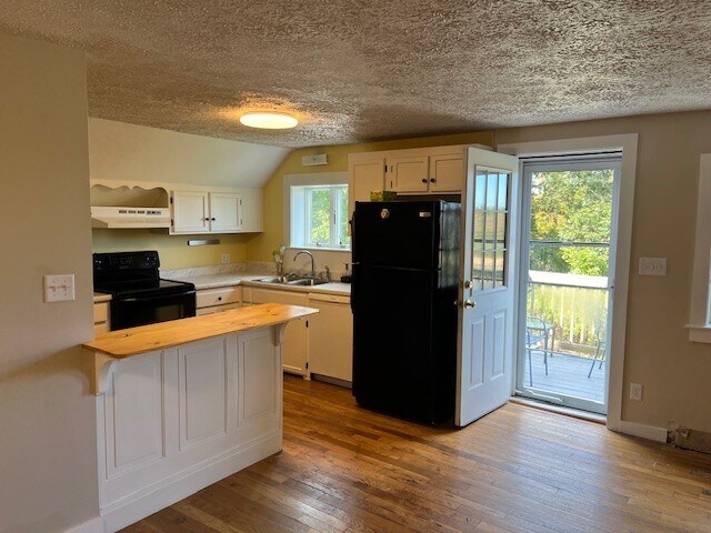 30 E Elm St unit B, Yarmouth, ME 04096 - photo 2