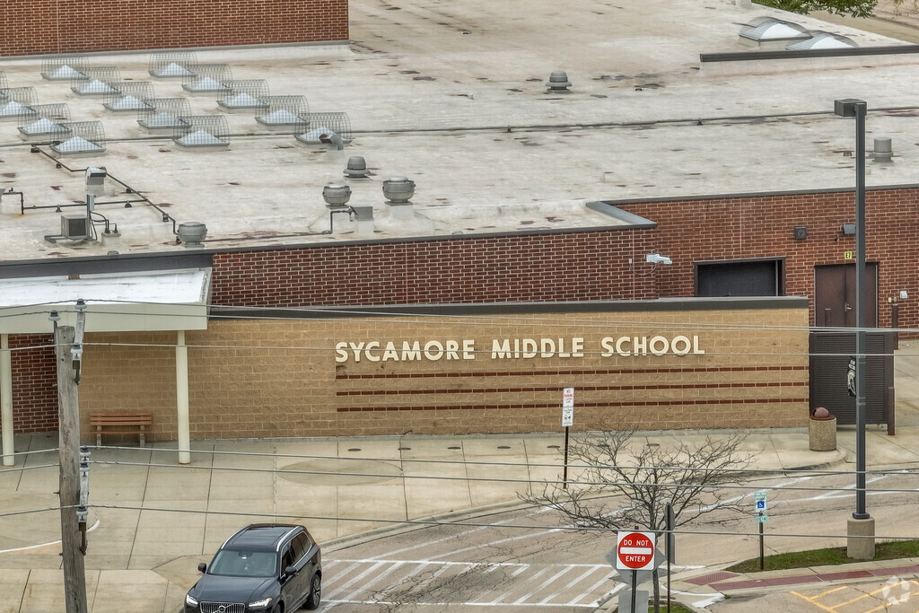 Sycamore Middle School has a productive school pickup and drop off line for parents to access.