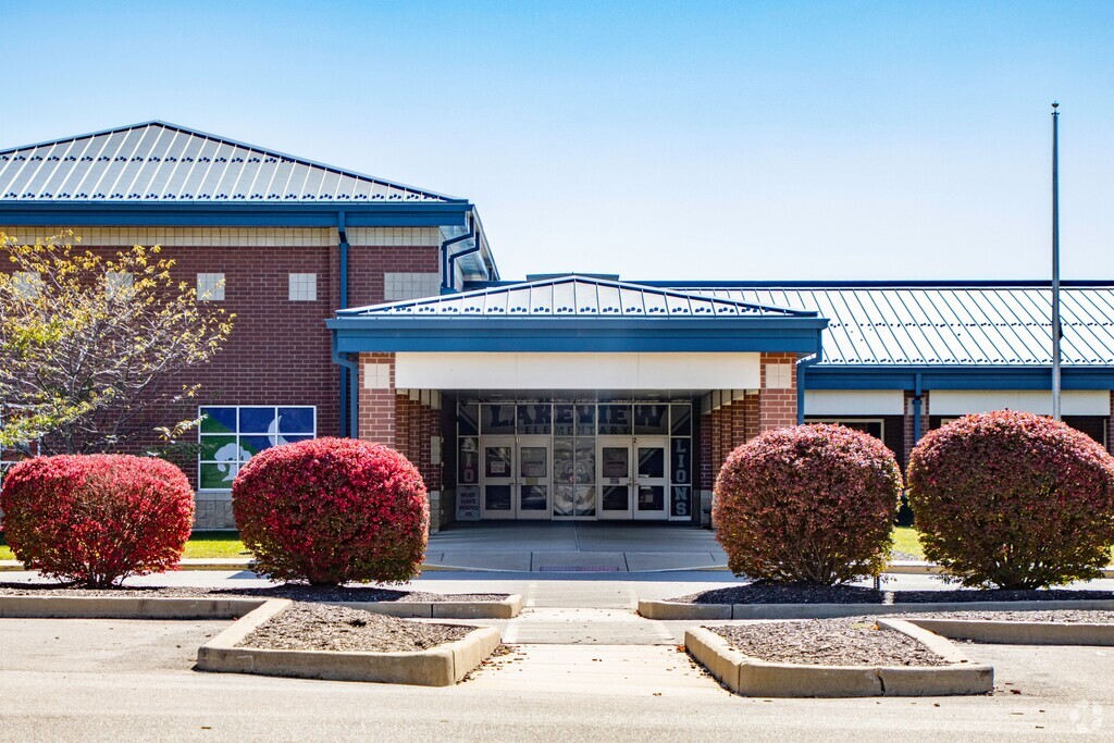 Lakeview Elementary School serves students in the O'Fallon St Charles community.