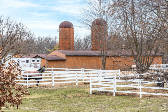 You can find horse stables and farmland on the outskirts of Hawthorn Woods.
