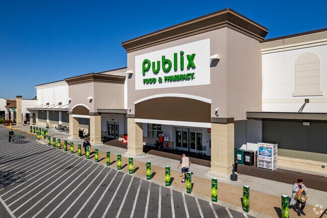Leesburg locals do there shopping at Publix Super Market at Shoppes of Lake Village.